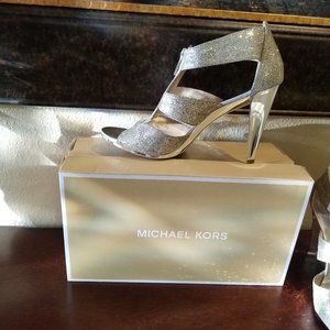 Michael Kors Berkley tstrap heel